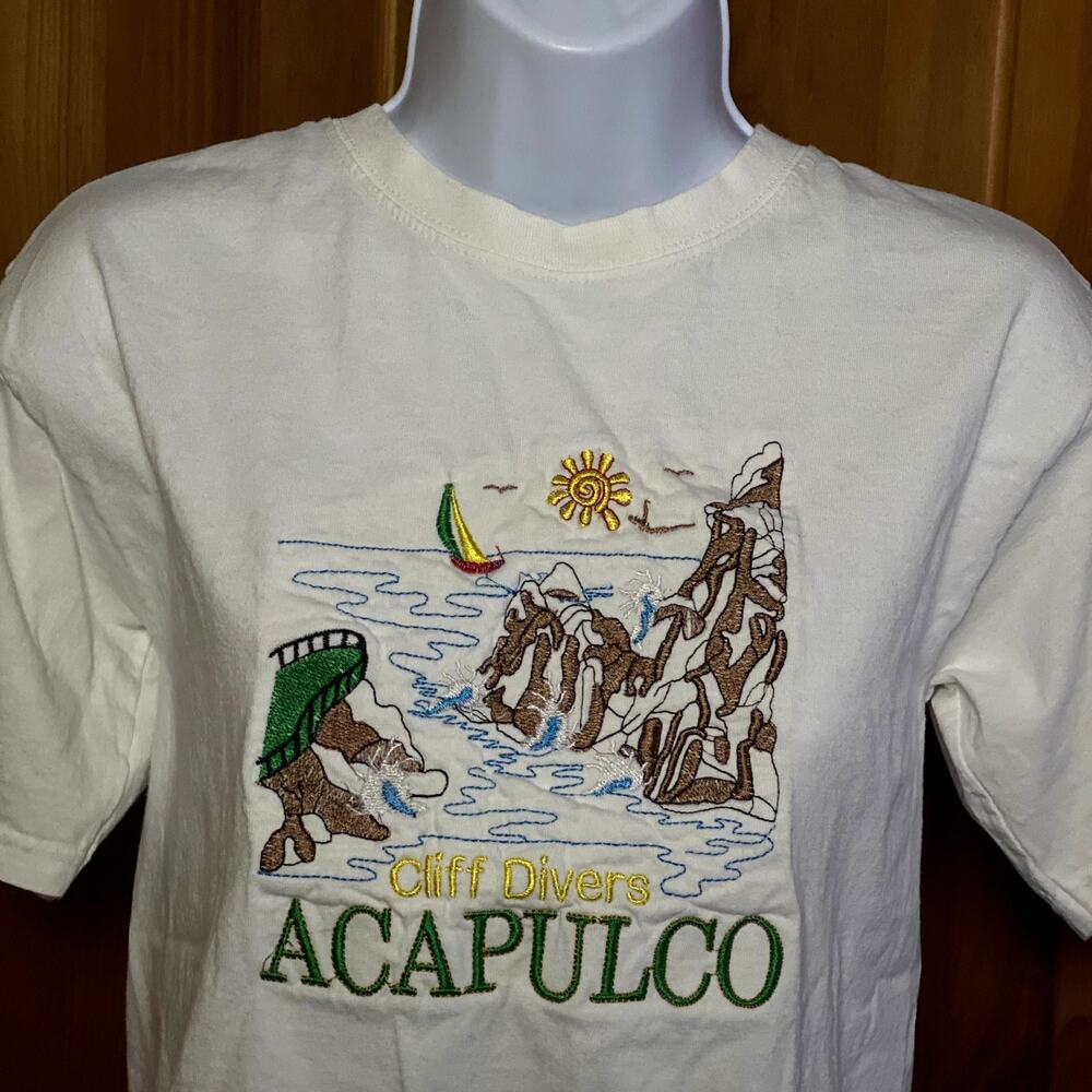 Vintage 100% Cotton Embroidered Textured Acapulco Cliff Divers Vacationcore Tee